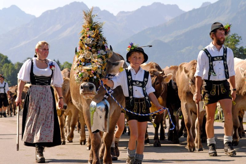 women lederhosen